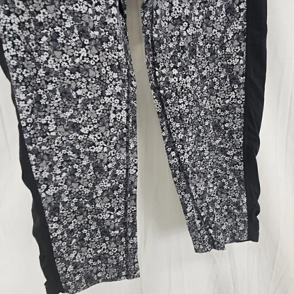 Athleta DITSY STRIPE BALANCE CAPRI Floral Black Women's Size Medium Athletic - Picture 3 of 6